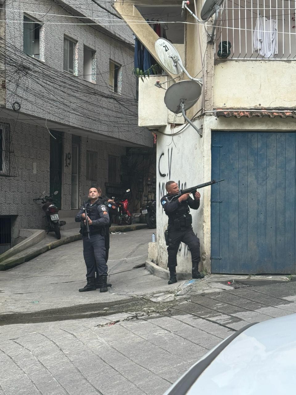 Batalhão reforça policiamento após guerra em comunidade na zona oeste