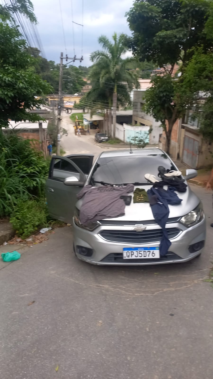 Guerra entre Milicianos no RJ deixa criança de 6 anos baleada