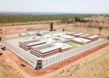 DEU RUIM: Fuga de Presos do Comando Vermelho Leva à Suspensão de Visitas e Banho de Sol em Penitenciária Federal de Mossoró