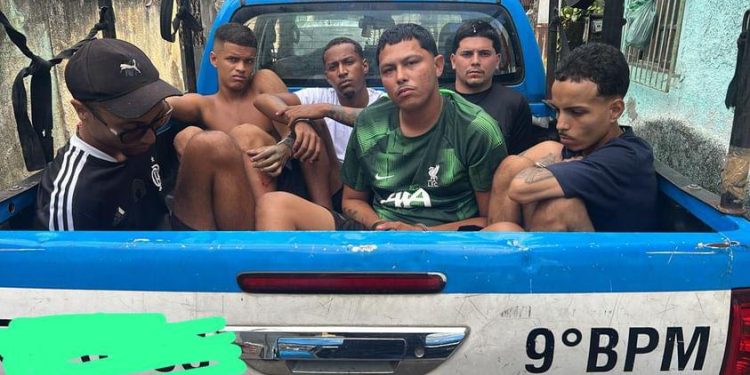 14 traficantes presos numa operação policial no RJ