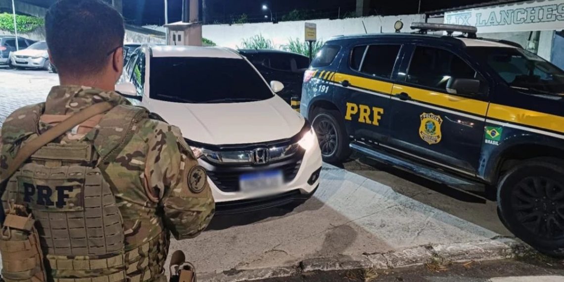 Homem é Flagrado com Carro Roubado e Abandona Família durante Perseguição da PRF no Rio de Janeiro