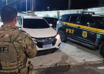 Homem é Flagrado com Carro Roubado e Abandona Família durante Perseguição da PRF no Rio de Janeiro