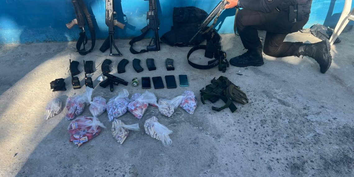 Três Traficantes Mortos e um Preso em Confronto com PMs no RJ
