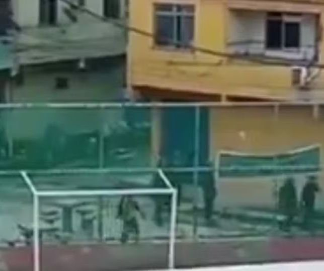 Traficantes do Comando Vermelho dominam completamente comunidade na Zona Oeste e impõem regras