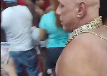 Celsinho da Vintém, ex-chefão do crime, prestigia vitória da Unidos de Padre Miguel durante apuração do Carnaval 2024