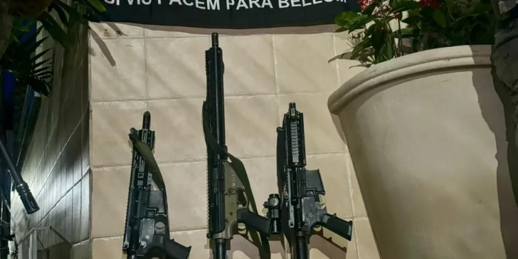 Polícia apreende armamento em operação em  comunidade na Zona oeste