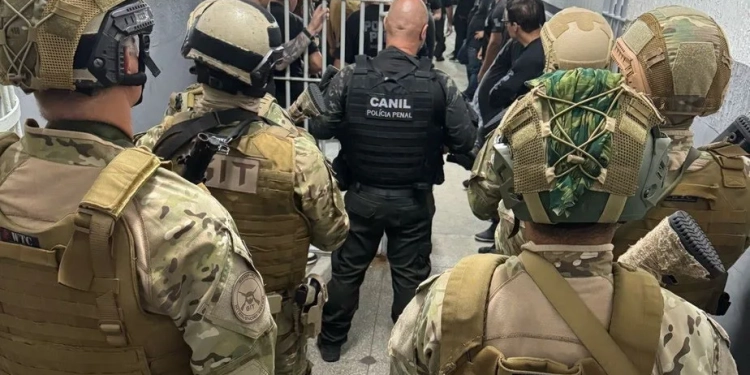 Policiais apreendem quase cem celulares e drogas em unidades prisionais do Rio de Janeiro