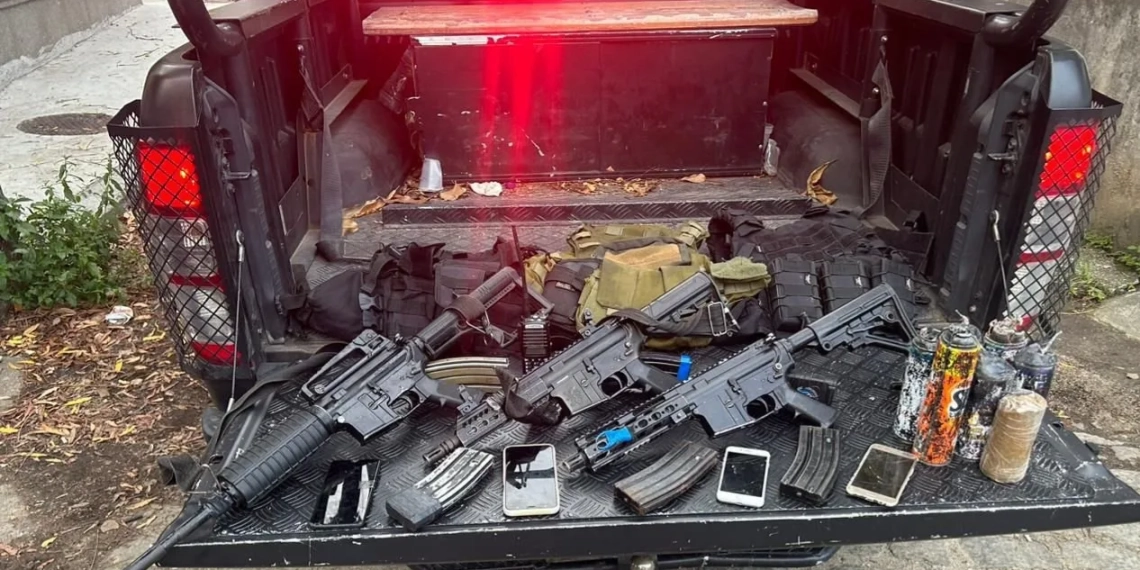 Polícia prende três milicianos e apreende 3 fuzis numa comunidade na Zona  Oeste