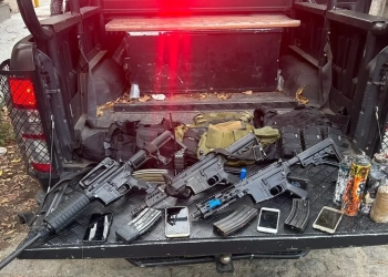 Polícia prende três milicianos e apreende 3 fuzis numa comunidade na Zona  Oeste