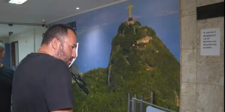 Operação conjunta da PMRJ e da Corregedoria da Polícia Civil prende dois policiais civis na Zona Oeste