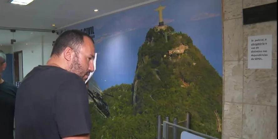 Operação conjunta da PMRJ e da Corregedoria da Polícia Civil prende dois policiais civis na Zona Oeste