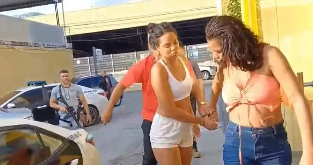 ( MACABRO) DUAS MULHERES SÃO PRESAS APÓS TENTAREM MATAR A PRÓPRIA MÃE NO RJ