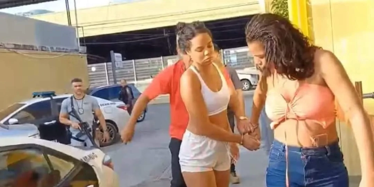 ( MACABRO) DUAS MULHERES SÃO PRESAS APÓS TENTAREM MATAR A PRÓPRIA MÃE NO RJ