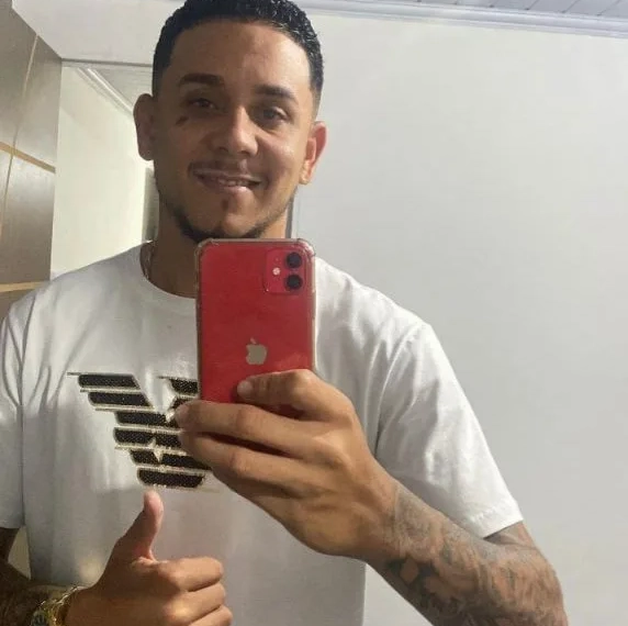 JOVEM ACABA DE SER EXECUTADO NO RJ