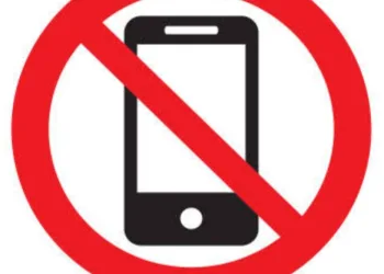 Uso de celulares é proibido nas escolas municipais do RJ