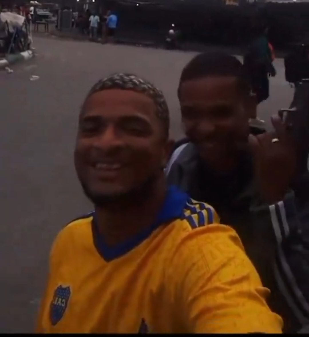 DOIS HOMENS SÃO MORTOS NO RJ APÓS EXIBIREM ARMAS EM VIDEO