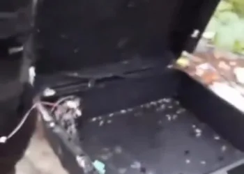Policiais do #31°BPM descobrem câmeras instaladas em postes no interior de Comunidade na Zona Oeste