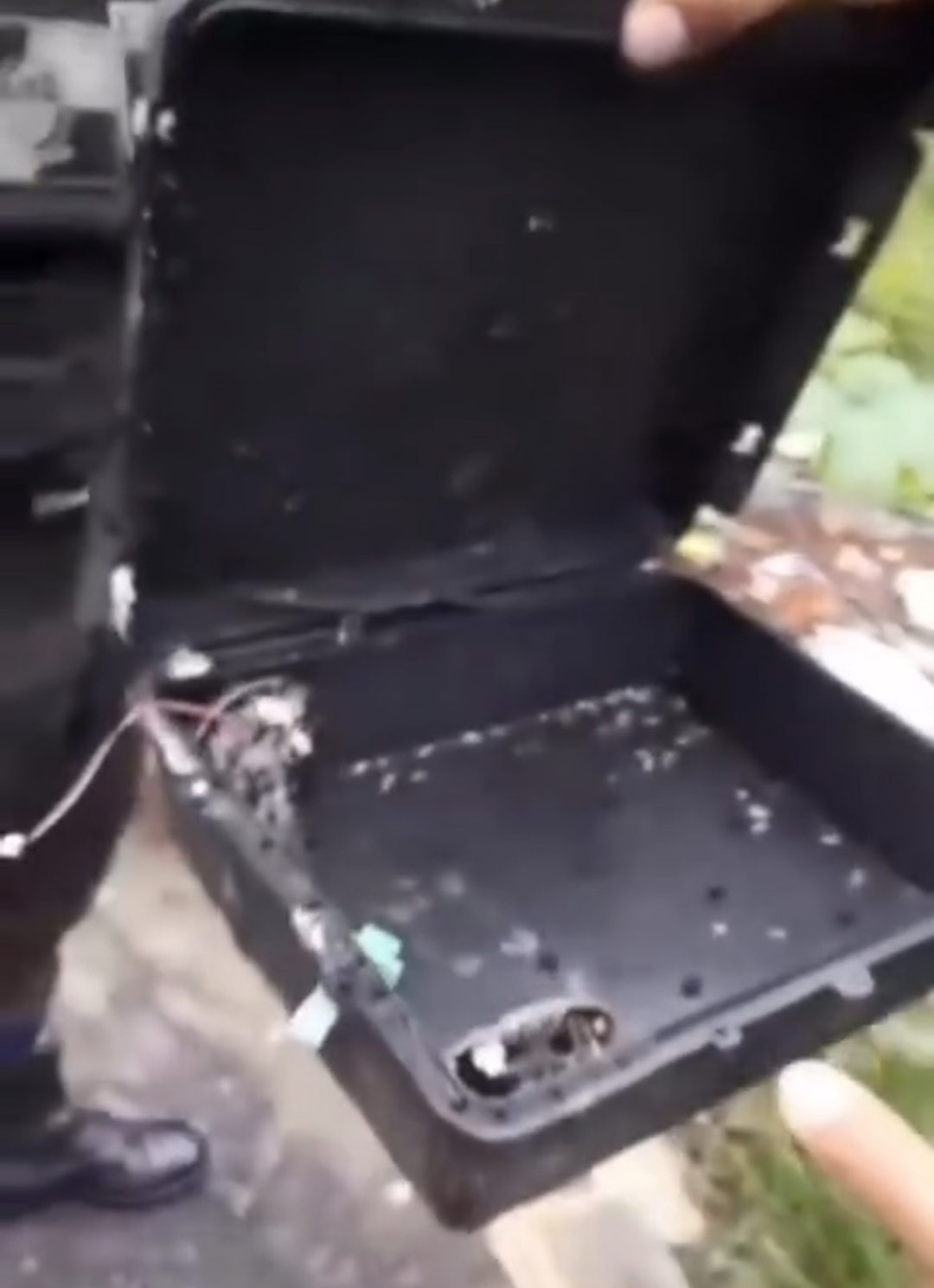 Policiais do #31°BPM descobrem câmeras instaladas em postes no interior de Comunidade na Zona Oeste