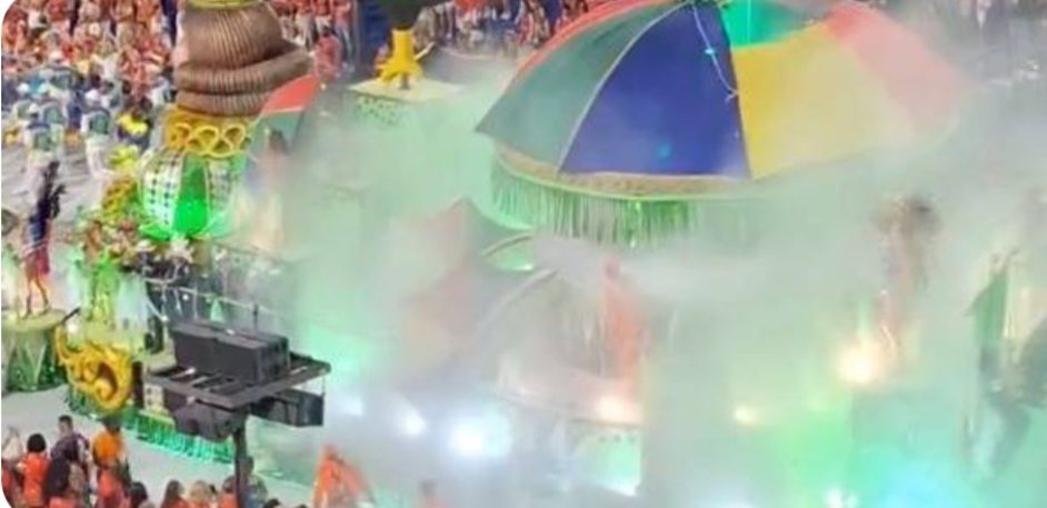 Incêndio em Carro Alegórico Interrompe Desfile no Rio de Janeiro
