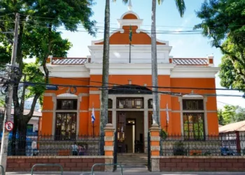 Secretária municipal de saúde oferece prevenção e tratamento contra o vírus HIV durante o Carnaval