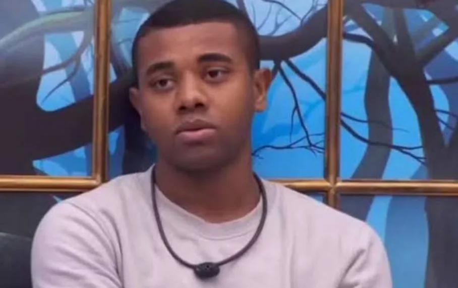 ( vídeo) Boninho convence Davi a ficar no BBB