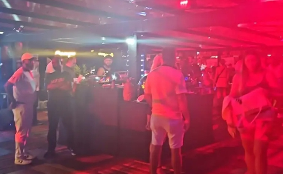 Escândalo no Carnaval: Alimentos de Camarote chique na Sapucaí eram Preparados no Banheiro Masculino; vejam fotos