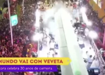 (VÍDEO) TUBO DE GÁS EXPLODE EM TRIO DE IVETE SANGALO DURANTE DESFILE NO CIRCUITO DE SALVADOR: CANTORA E FOLIÕES EM PÂNICO!