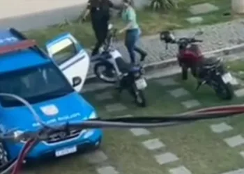 Homem é Preso pelo Bope Após Manter Família Refém  Zona Oeste do Rio