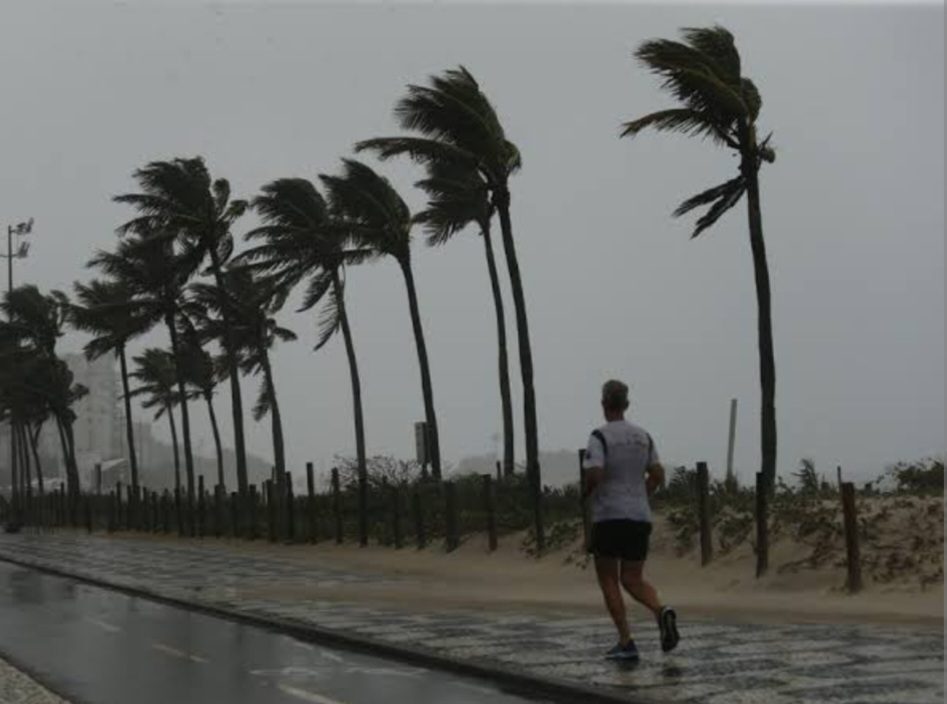 Urgente: Ciclone pode atingir o RJ e trazer ventos de 100 km