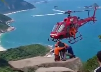 ( Video) Mulher é Resgatada pelos Bombeiros Após Fraturar a Perna durante Trilha em Barra de Guaratiba