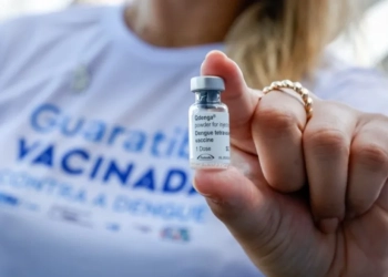 Vacinação contra dengue para crianças de 11 anos é antecipada para esta terça-feira