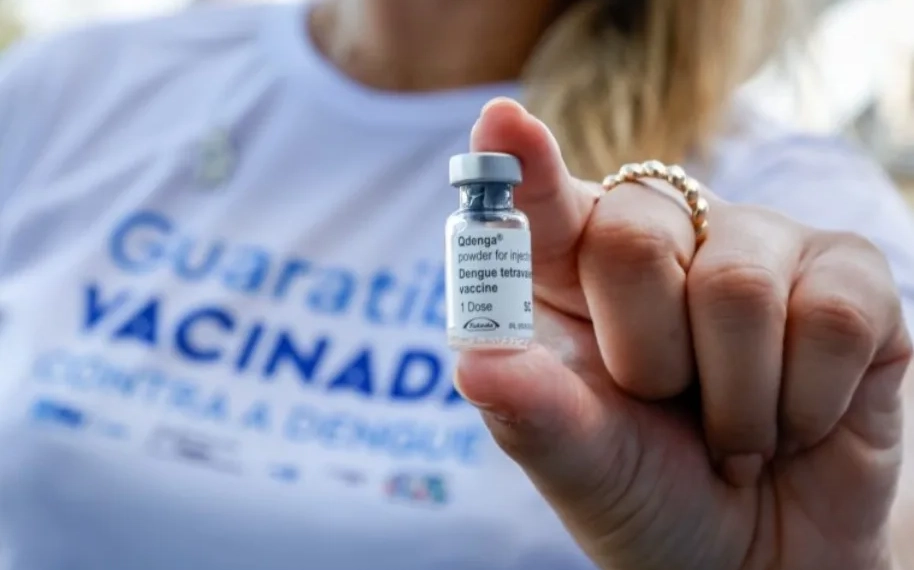 Vacinação contra dengue para crianças de 11 anos é antecipada para esta terça-feira