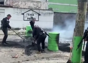 Barricadas são removidas em comunidade na Zona Oeste em ação da Polícia Militar