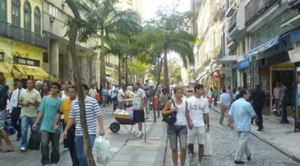 Prefeitura do Rio de Janeiro anuncia medida para restringir ambulantes irregulares na Rua Uruguaiana