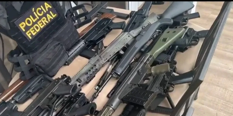 PF apreende arsenal de guerra e grande quantia em dinheiro na Operação Lesa Pátria