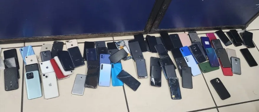 Operação no Camelódromo da Uruguaiana resulta na apreensão de 289 celulares
