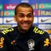 Assessoria de Daniel Alves desmente boatos de sua morte: “Fake News”