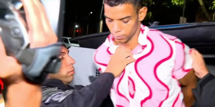 ATENÇÃO: Dois dias antes de sequestrar ônibus, criminoso roubou passageiros de van, fugiu para Rocinha e trocou tiros com traficantes