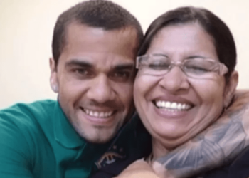 Mãe de Daniel Alves comemora liberdade provisória do jogador