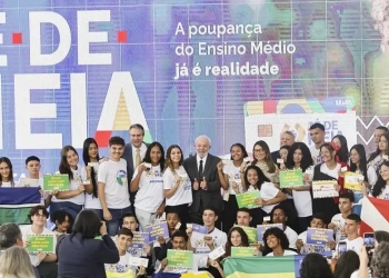 Pé-de-Meia: Iniciativa Transformadora Atinge 2 Milhões de Estudantes em Seu Primeiro Mês