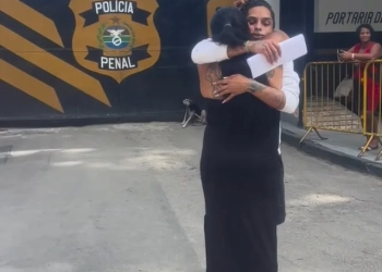 Influencer Mapoua é Liberada Após Detenção por Porte de Arma
