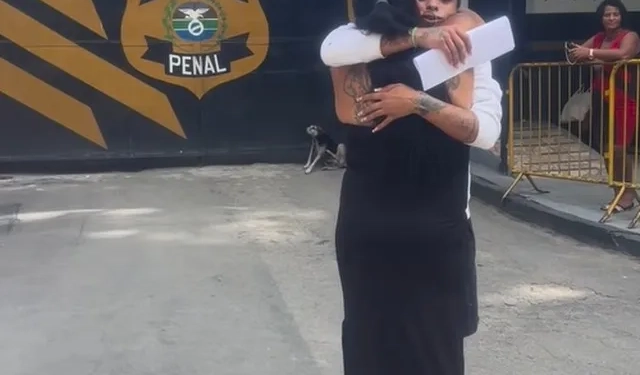 Influencer Mapoua é Liberada Após Detenção por Porte de Arma