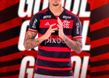 Pedro alcança marco histórico como maior artilheiro do novo Maracanã pelo Flamengo