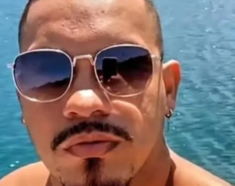 CANTOR BALEADO DURANTE INVASÃO DE CRIMINOSOS NA ZONA OESTE PRECISA DE AJUDA