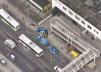 Passageiro morre em tentativa de assalto na Avenida Brasil