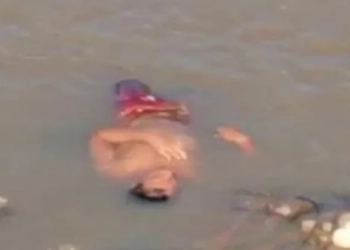 ( Video) Morto ressuscita na hora em que bombeiros o resgatavam em rio