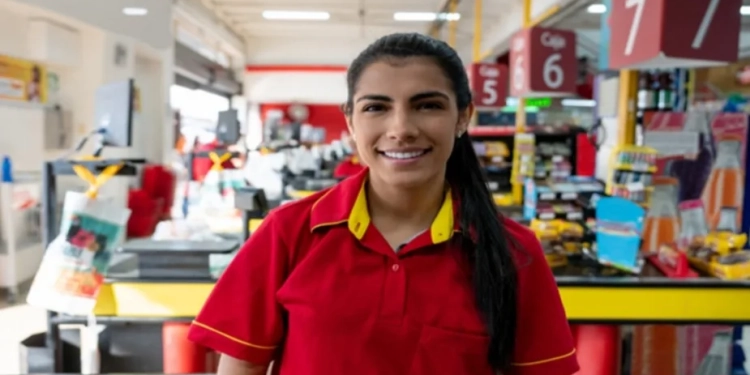Supermercado está precisando de auxiliar de serviços de limpeza, caixa, auxiliar de cozinha, repositor – R$ 1.673,35 – escala 6×1