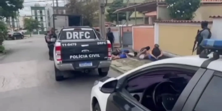 ( video) No dia da mulher, polícia civil prende milicianas na Zona Oeste