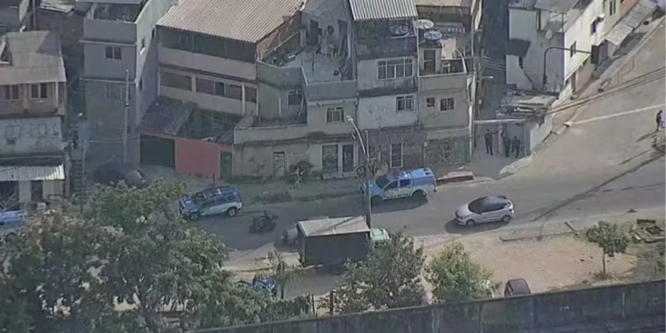 Mulher é feita refém pelo marido em comunidade do RJ