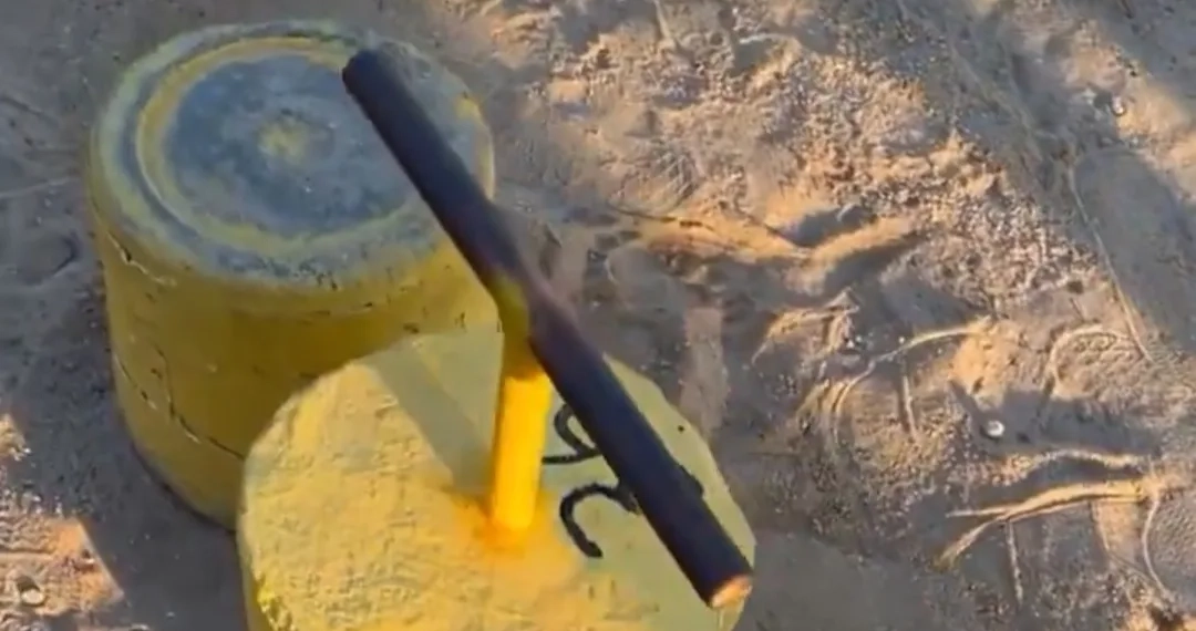 ( vídeo) Homem é Flagrado Realizando Exercício Inusitado com uma Pedra na Academia dos Flintstones